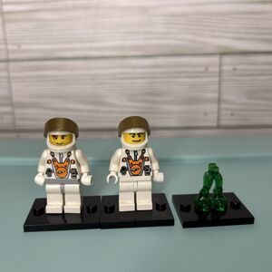 Lego Mars Mission Astronaut Minifigures with Helmets & Green Alien Legs